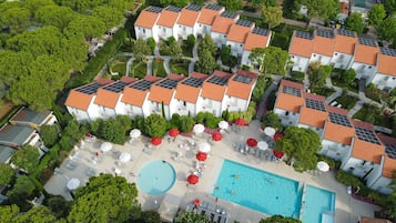 3 outdoor pools, sun loungers