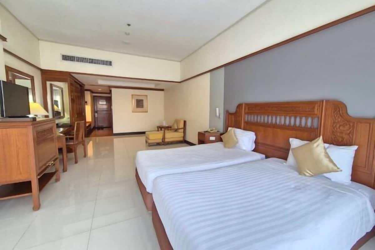 1 bedroom, minibar, in-room safe, desk