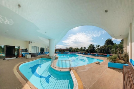 Outdoor pool. Loei Palace Hotel