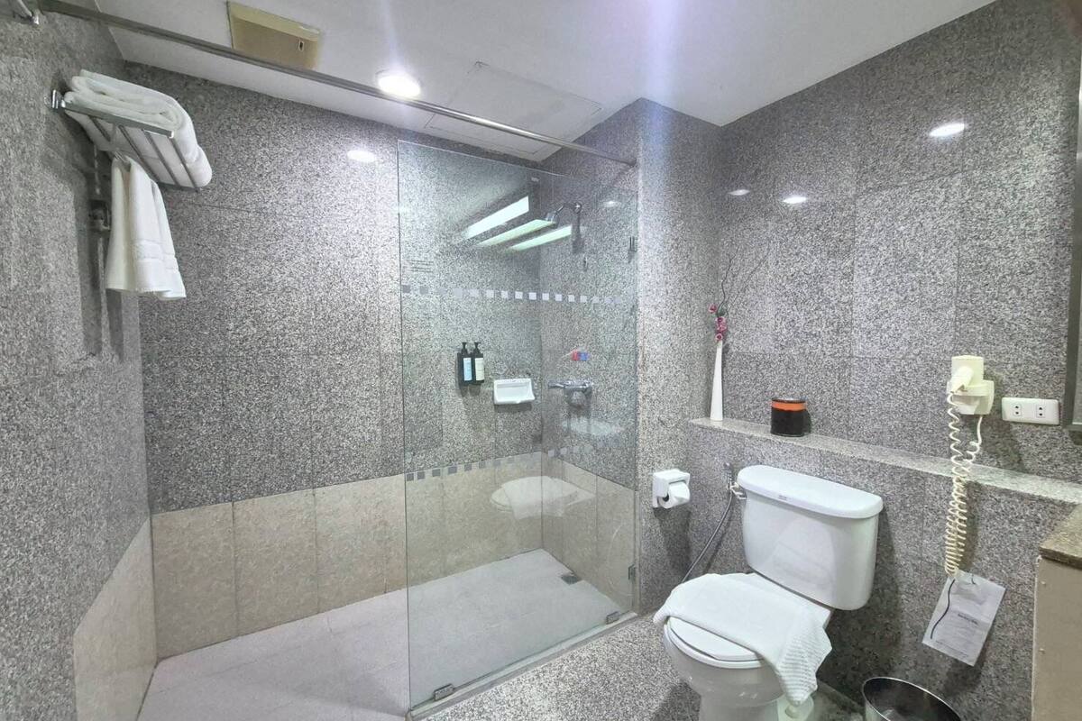 hair dryer, towels