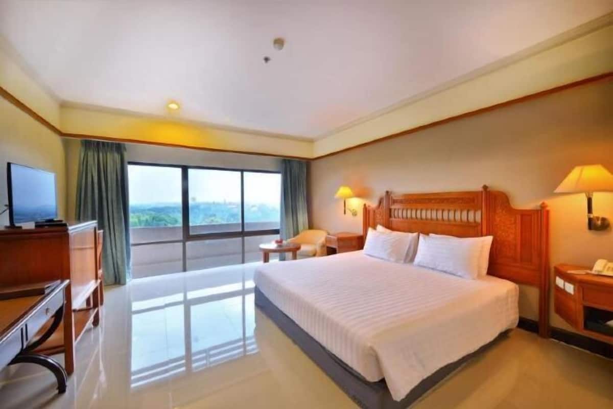1 bedroom, minibar, in-room safe, desk