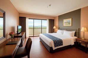 Suite, 1 Bedroom | Minibar, in-room safe, desk, laptop workspace - Loei Palace Hotel (Mueang Loei)