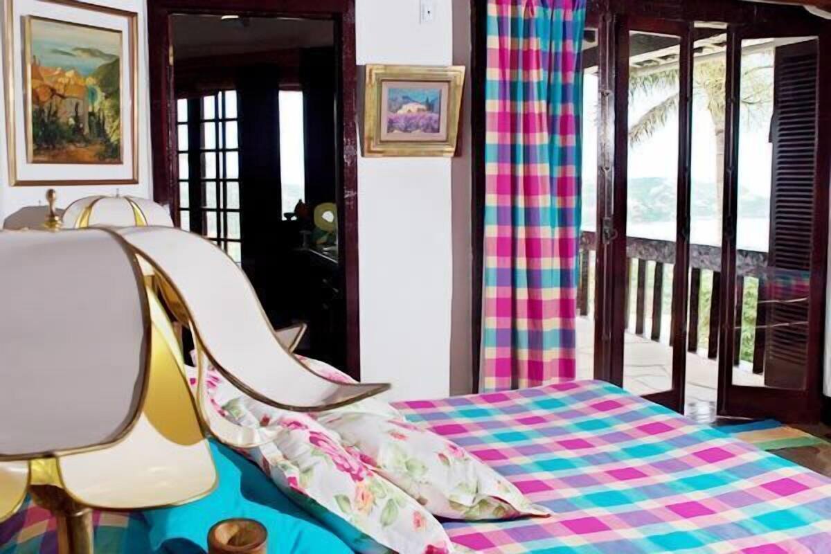 Junior Suite, Hot Tub, Bay View | Egyptian cotton sheets, minibar, in-room safe, desk