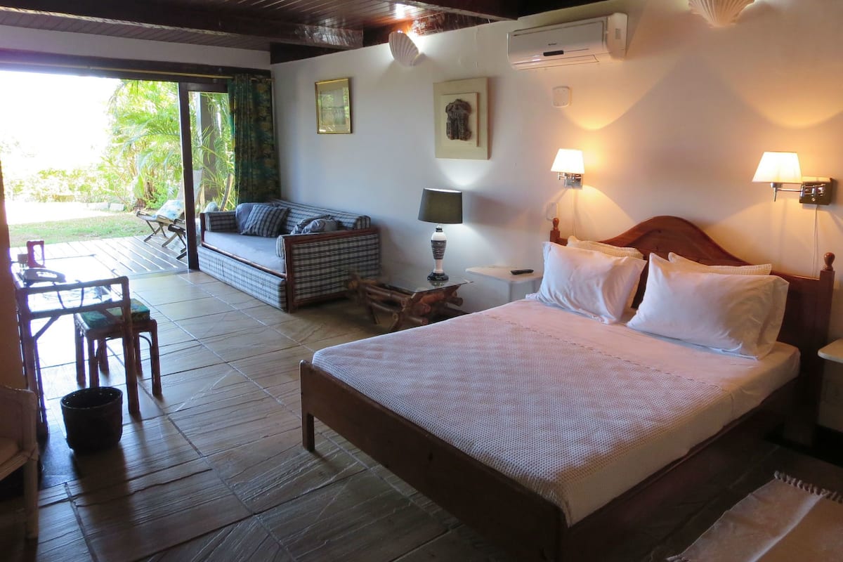 Superior-Suite, 1 Doppelbett, Buchtblick, zum Garten hin