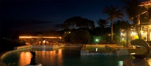 2 outdoor pools