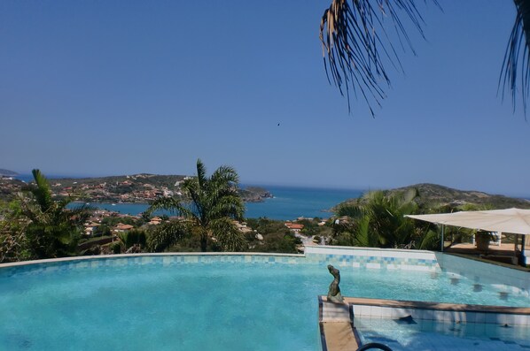 2 outdoor pools
