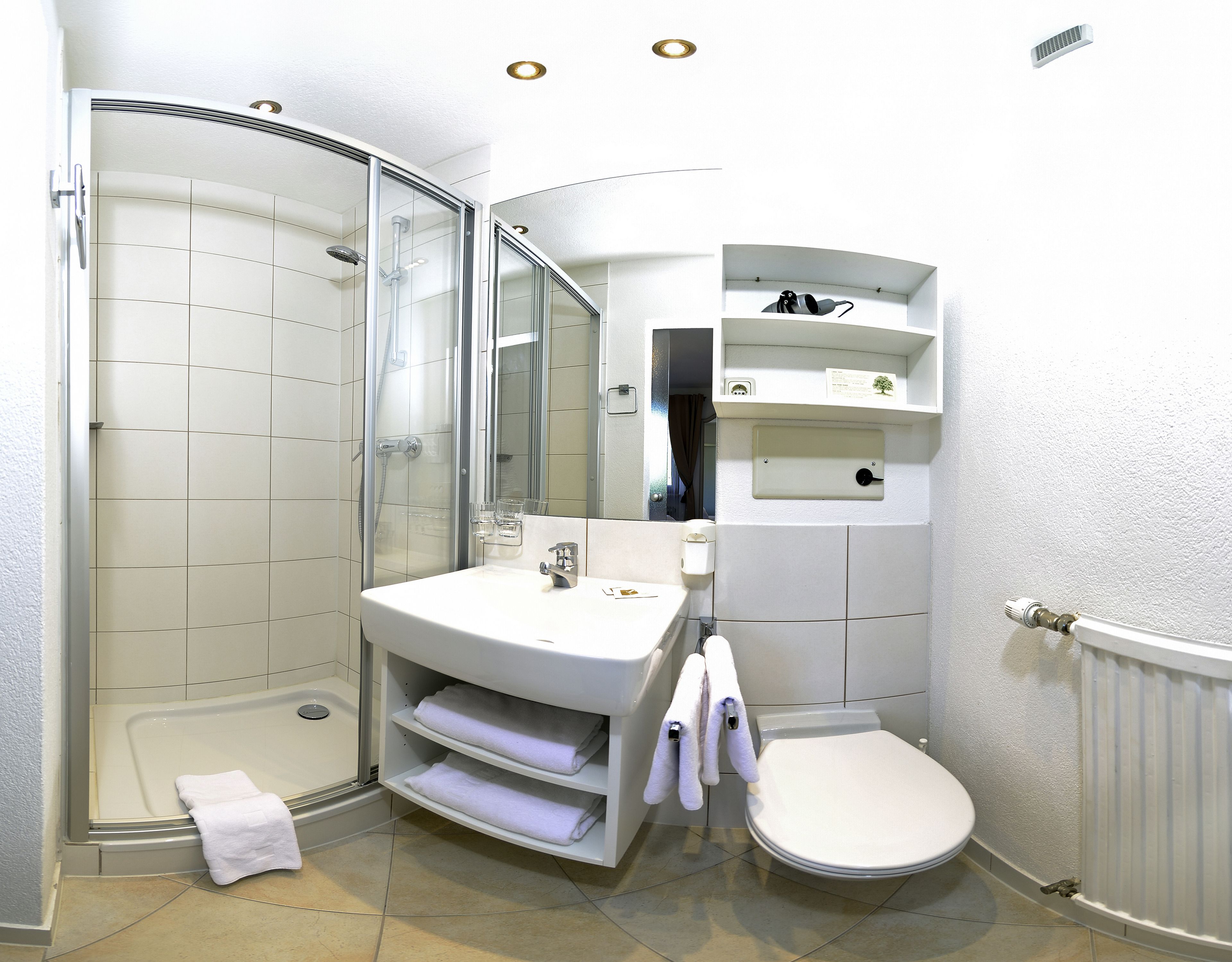 economy double room | bathroom | free toiletries, hair dryer, bathrobes, towels