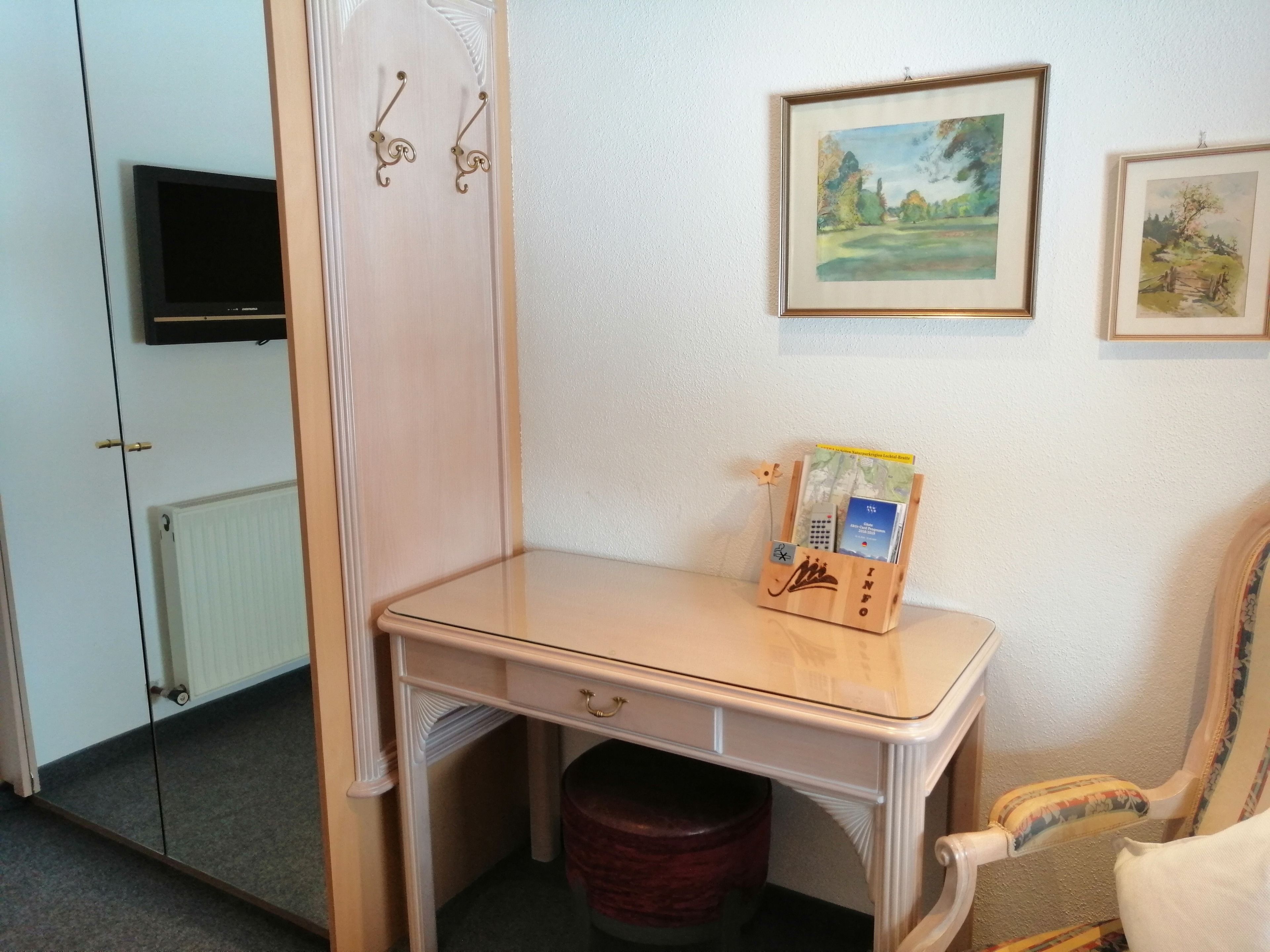 standard single room | hypo-allergenic bedding, individually decorated, desk, free wifi