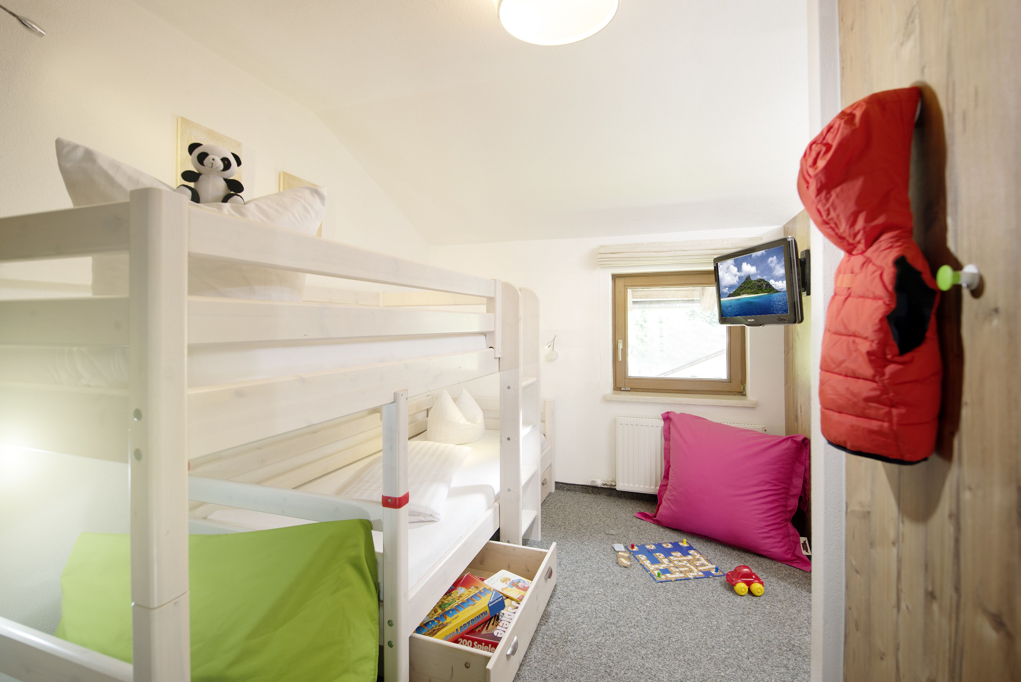 Firemannsrom | Allergitestet sengetøy, individuelt dekorert og skrivebord