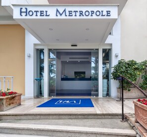 Front of property - Hotel Metropole (Sorrento)