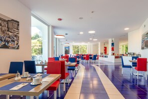 Free daily continental breakfast  - Hotel Metropole (Sorrento)