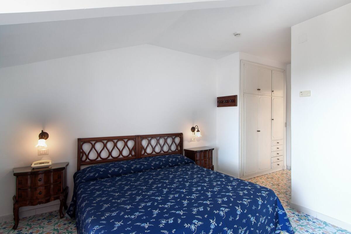 In-room safe, desk, cots/infant beds, rollaway beds