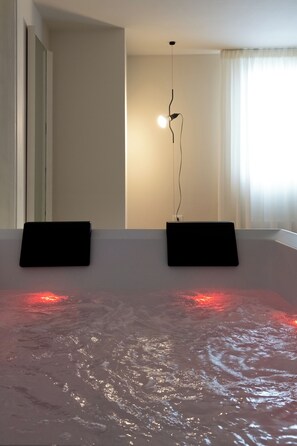 Bañera de hidromasaje interior
