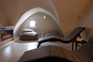 Couples treatment rooms, sauna, hot tub, steam room, Turkish bath