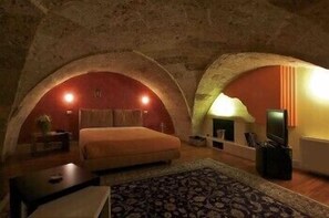 Senior Suite (Baia delle Zagare) | Premium bedding, minibar, in-room safe, individually decorated - Monteforte Resort (Ugento)