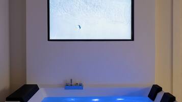 Luxury Suite (Specchia del corno) | Private spa tub