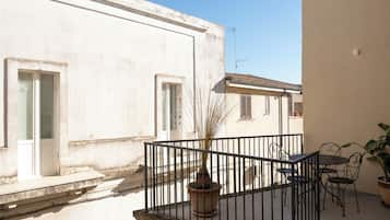 Suite Senior, Bebas Asap Rokok (ZEUS) | Teras/patio