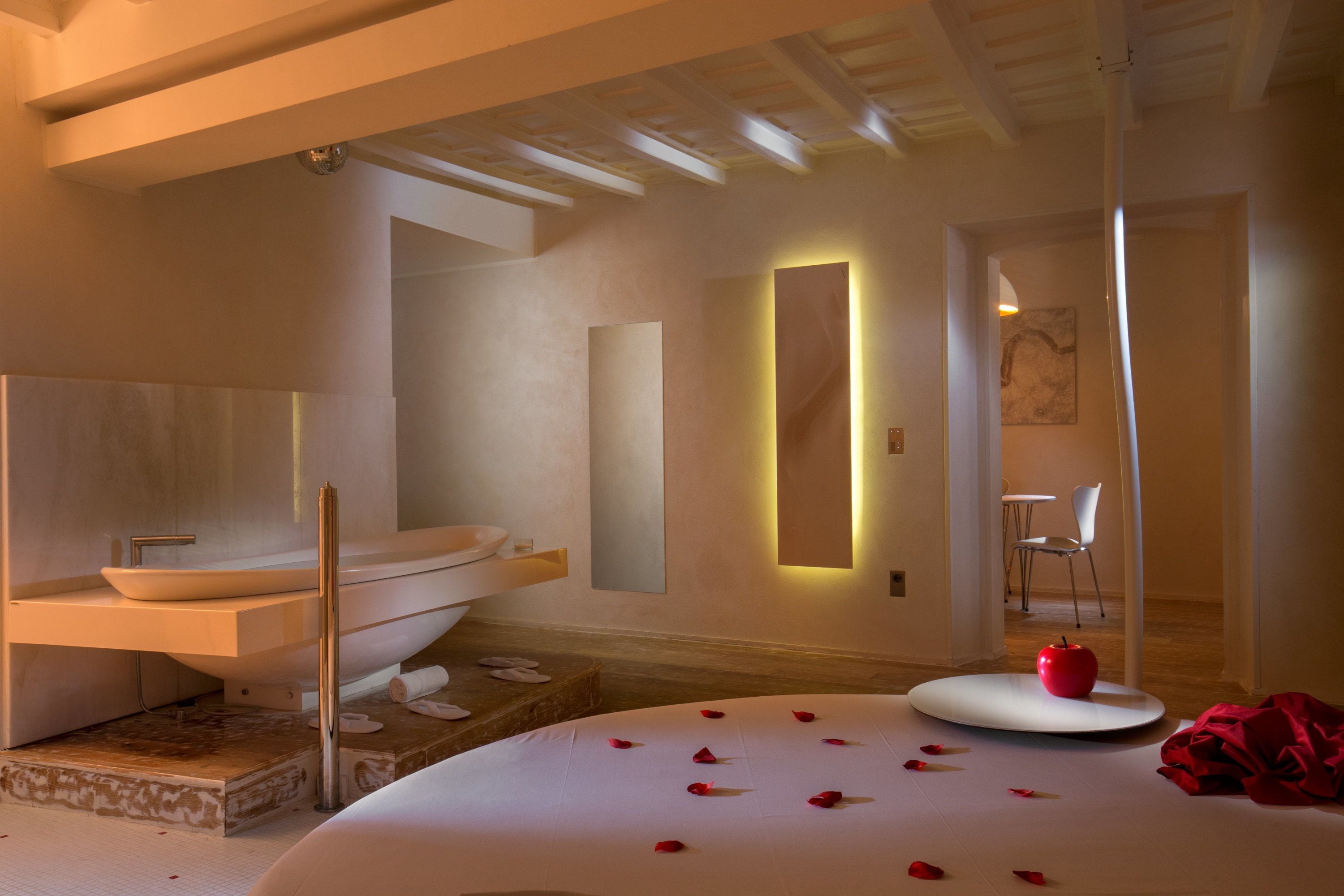 Photo - Suite Sistina For Brave Lovers