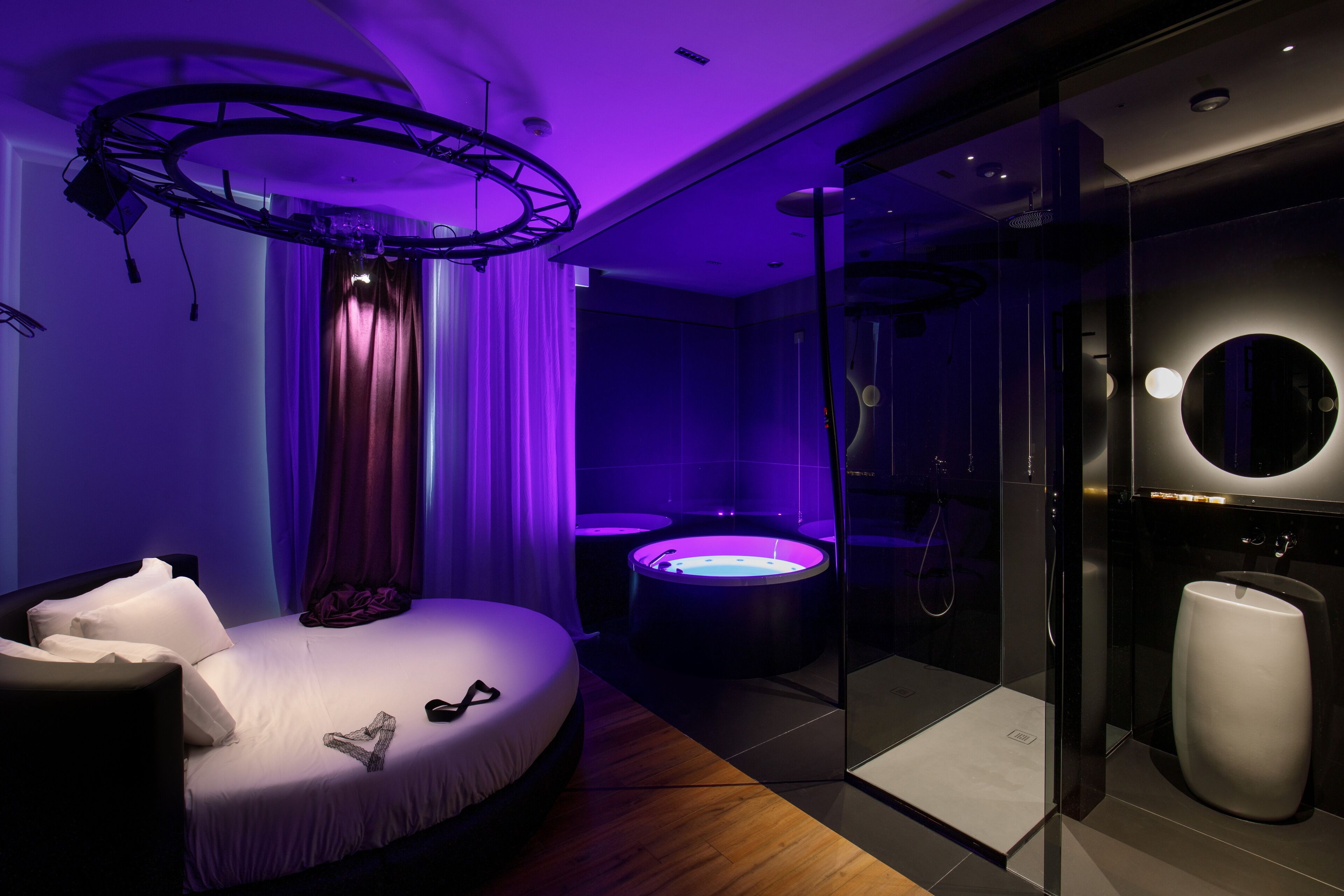 executive suite | minibar, in-room safe, free wifi, bed sheets