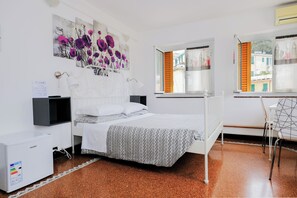 Double Room | Desk, free WiFi, bed sheets - Albergo Caffaro (Genoa)