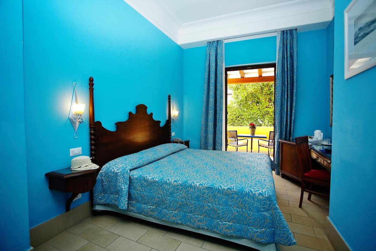 pillow-top beds, minibar, in-room safe, desk