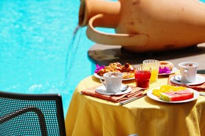 Déjeuner, dßner et souper servis sur place