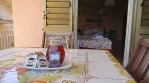 Habitación cuádruple (Red) | Terraza o patio