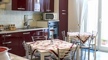 Full-sized fridge, microwave, espresso maker, coffee/tea maker