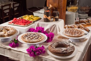 Tägliches inbegriffenes Frühstücksbuffet