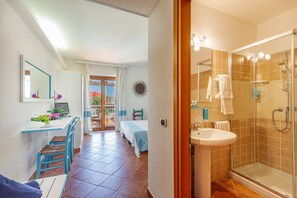 Bathroom - LH La Funtana Hotel (Santa Teresa di Gallura)