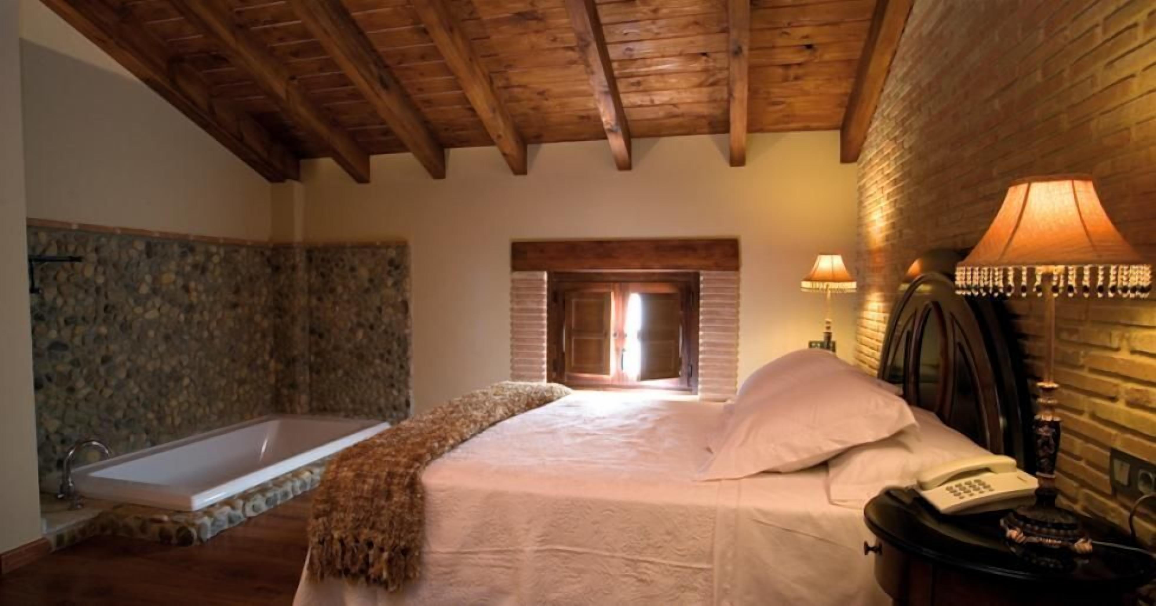 hypo-allergenic bedding, desk, soundproofing, free wifi