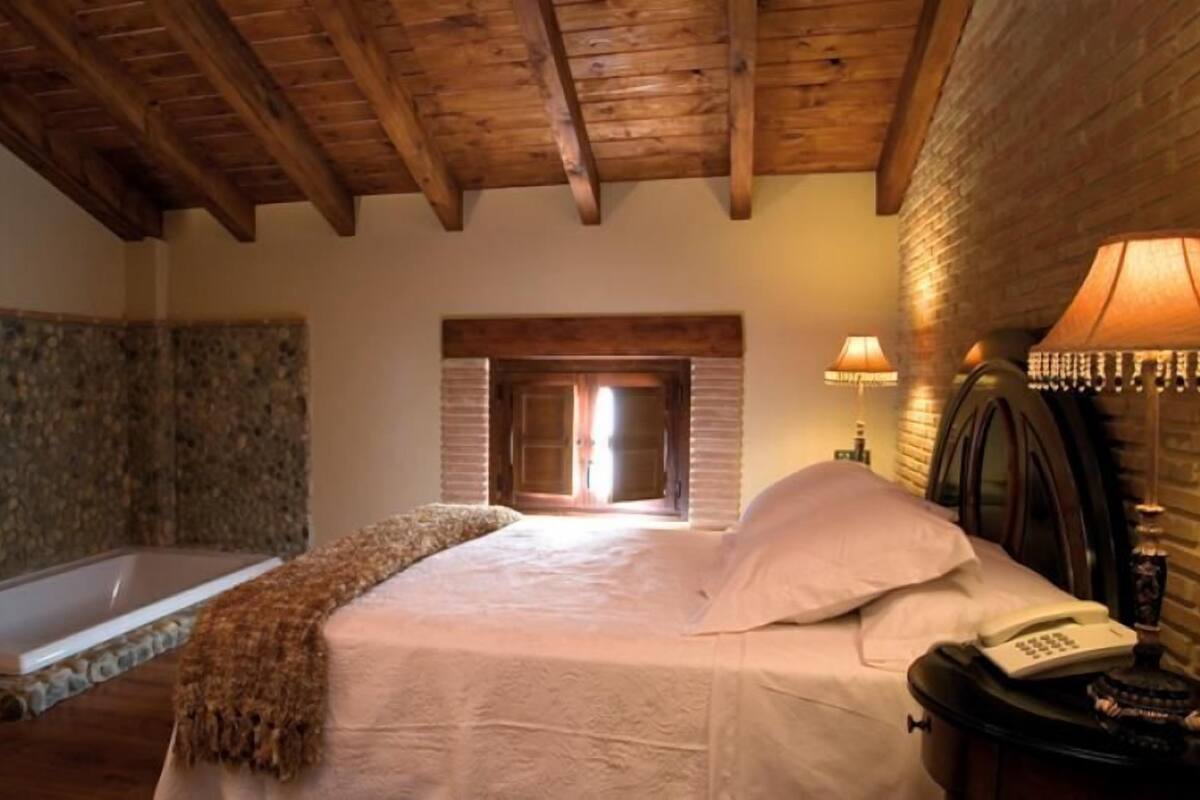 hypo-allergenic bedding, desk, soundproofing, free wifi