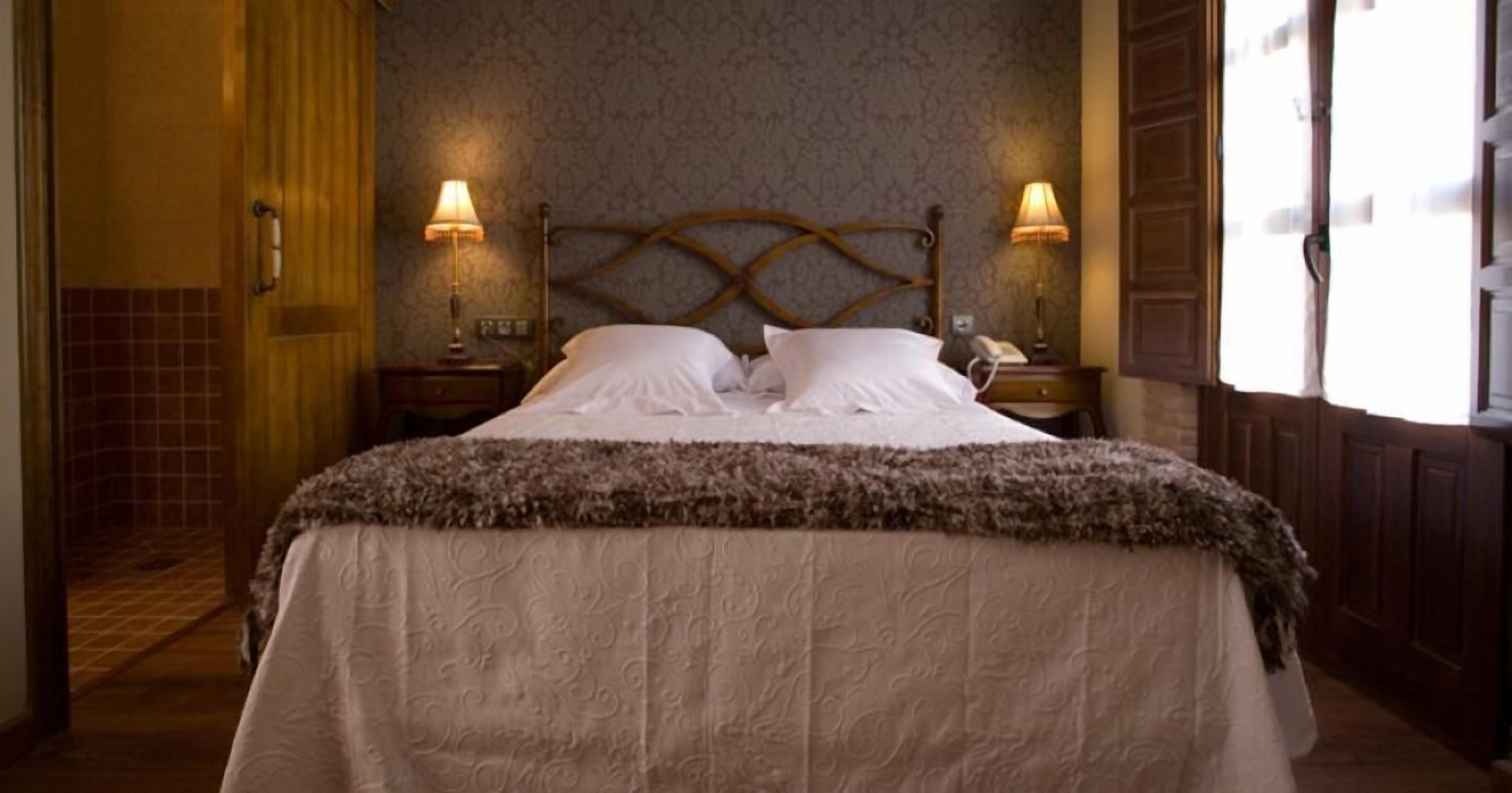 hypo-allergenic bedding, desk, soundproofing, free wifi