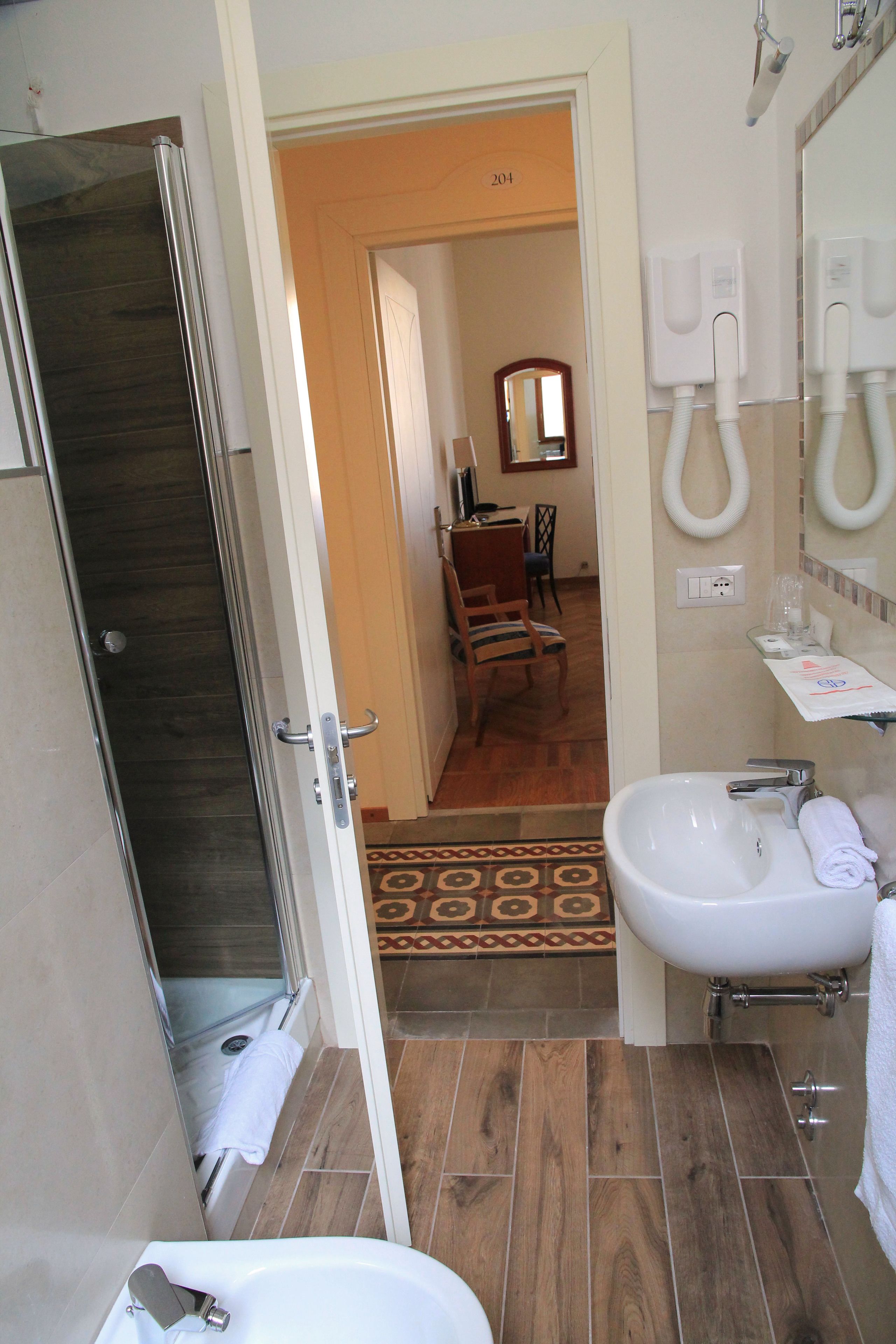 double or twin room, private external bathroom | bathroom | shower, free toiletries, hair dryer, bidet