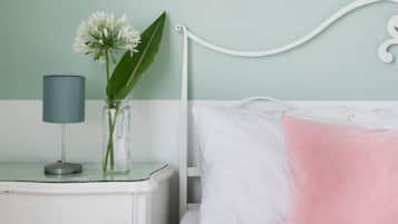 Doppelzimmer | Daunenbettdecken, Schreibtisch, Verdunkelungsvorhänge, Zustellbetten
