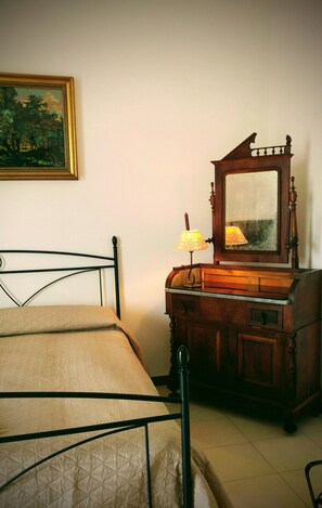 Classic Triple Room, Balcony, Sea View | Room amenity