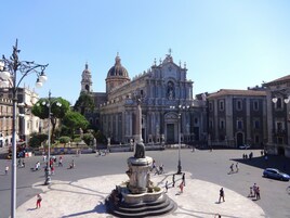 Una cassaforte in camera, una scrivania, insonorizzazione