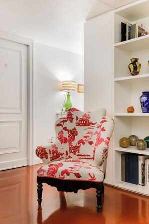 Interior detail - Pretaloger Verdi 18 (Naples)