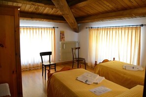 Schallisolierte Zimmer, Babybetten, kostenloses WLAN