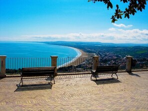 A paved viewing platform with two benches overlooking a coastal cityscape. - Villa San Giacomo (Scerni)