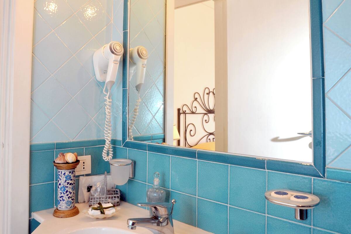 standard double room, sea view | bathroom | shower, rainfall showerhead, free toiletries, hair dryer