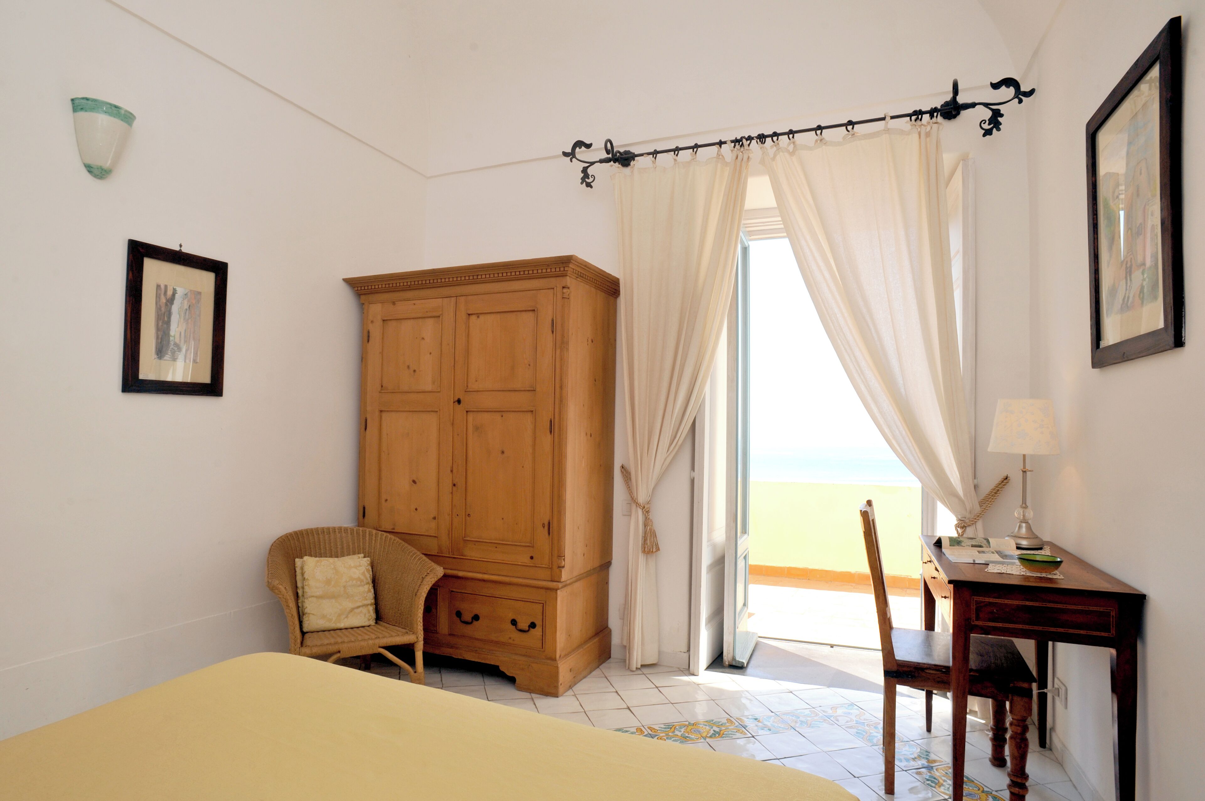 standard double room, sea view | 1 bedroom, minibar, in-room safe, free wifi