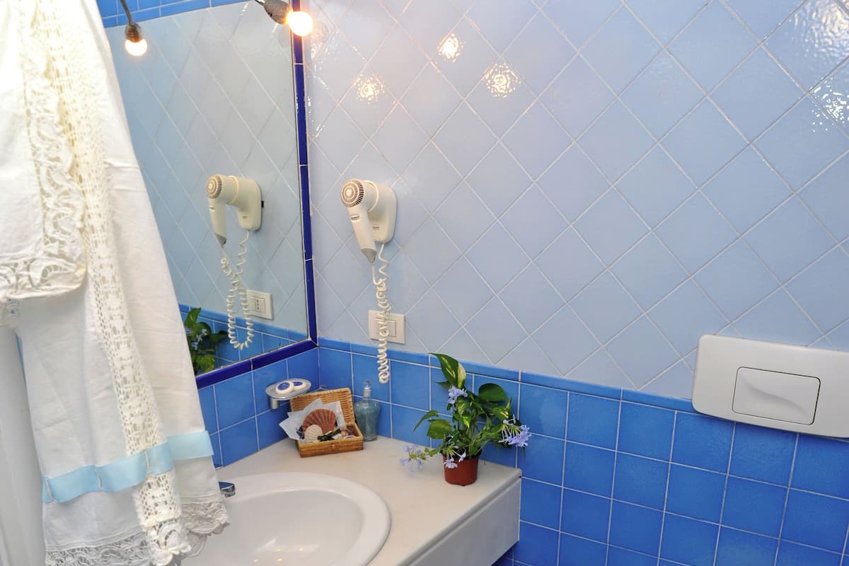 economy single room, 1 large single bed, sea view | bathroom | shower, rainfall showerhead, free toiletries, hair dryer