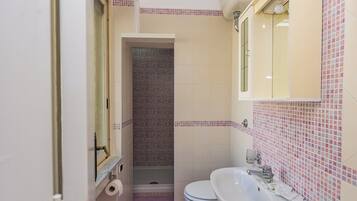Double Room | Bathroom