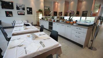 Free buffet breakfast on weekends