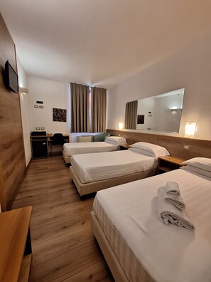 Triple Room | Frette Italian sheets, Select Comfort beds, minibar, in-room safe - Albergo Tre Ville (Parma)
