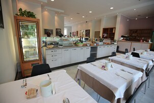 Free buffet breakfast on weekends