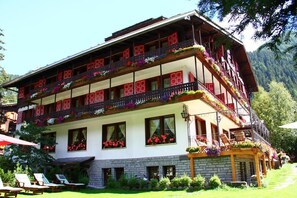 Front of property - Hotel Castor (Ayas)