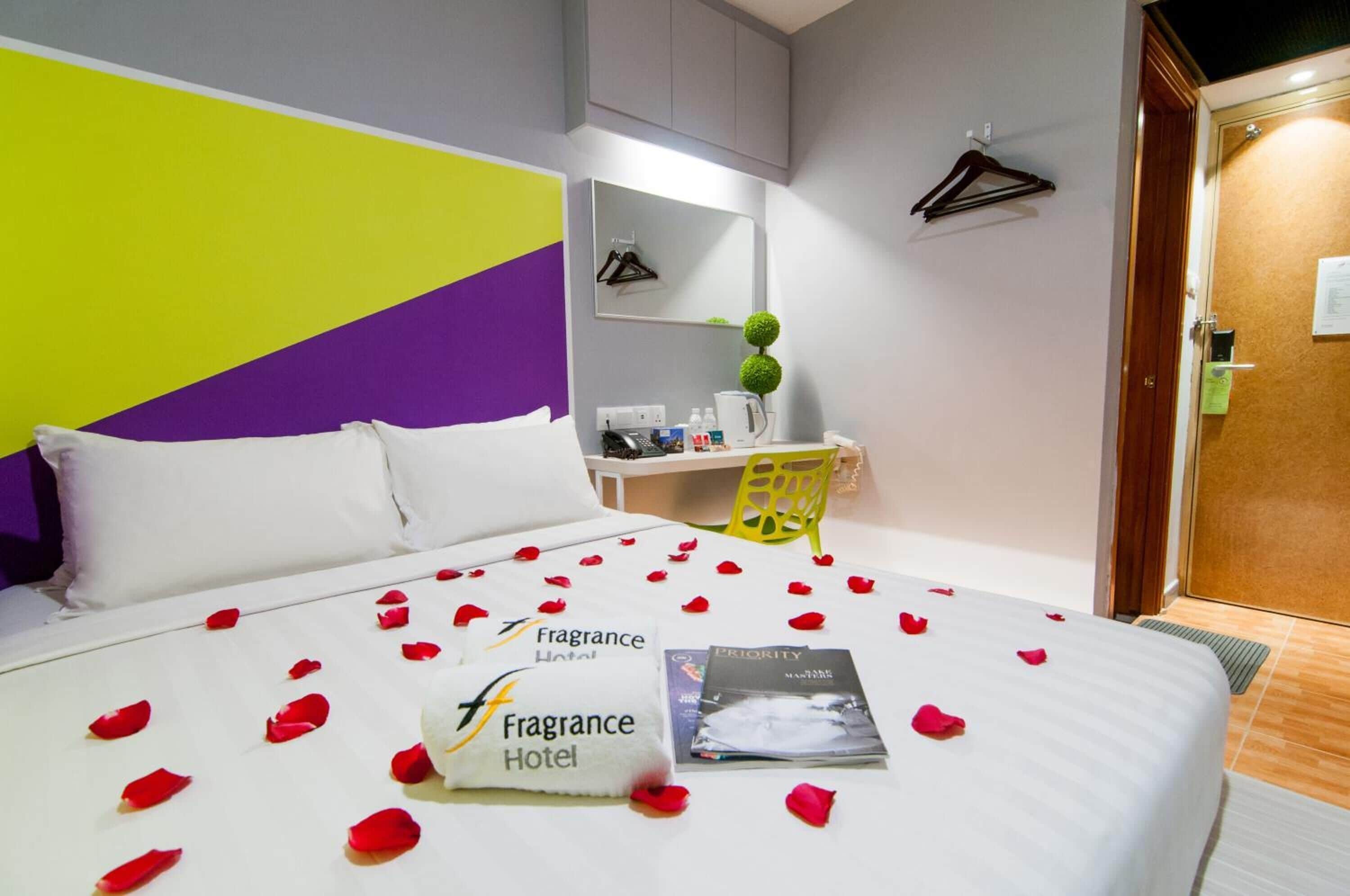 WiFi (無料)、ベッドシーツ