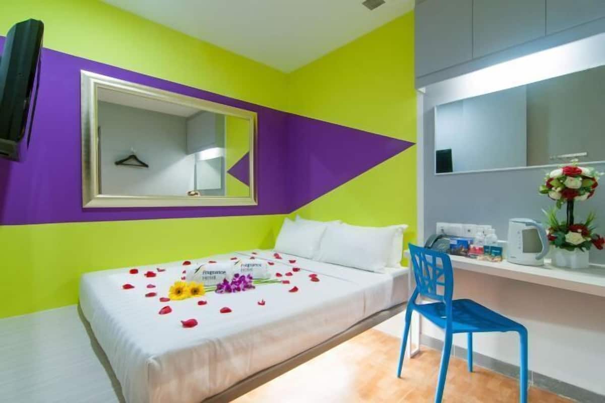 Free WiFi, bed sheets